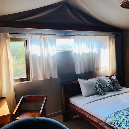 Oldonyo Orok Lodge Kajiado Extérieur photo